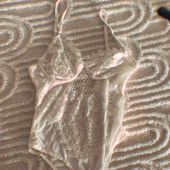 White tank Bundle - Picture 3 of 14